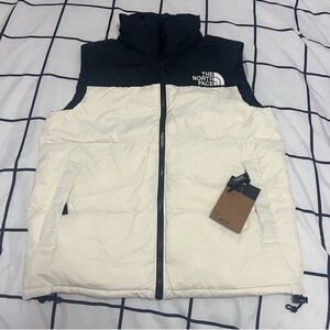 NWT MENS North Face Black and White Puffer Vest